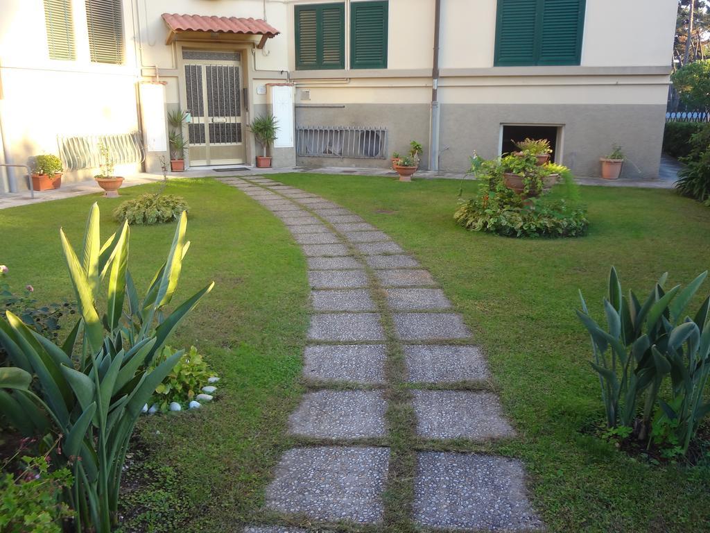La Pineta Apartment Viareggio Exterior photo